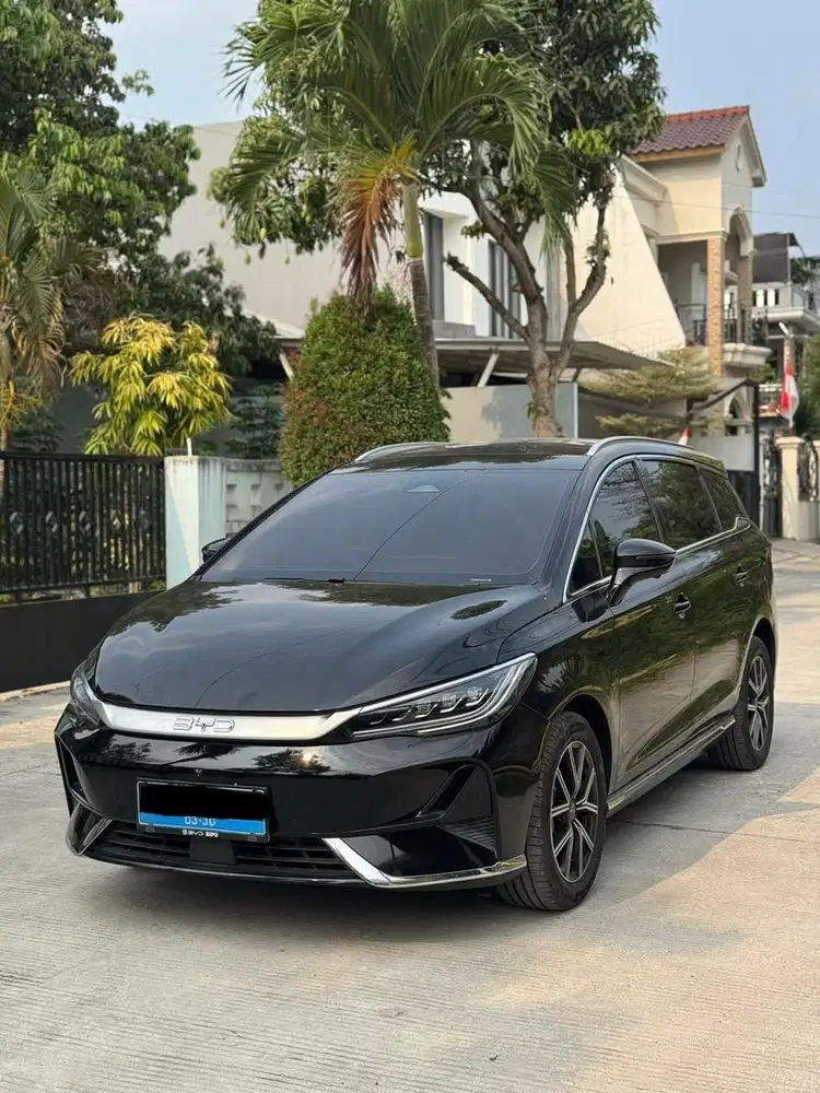 BYD M6 SUPERIOR 2024 HITAM