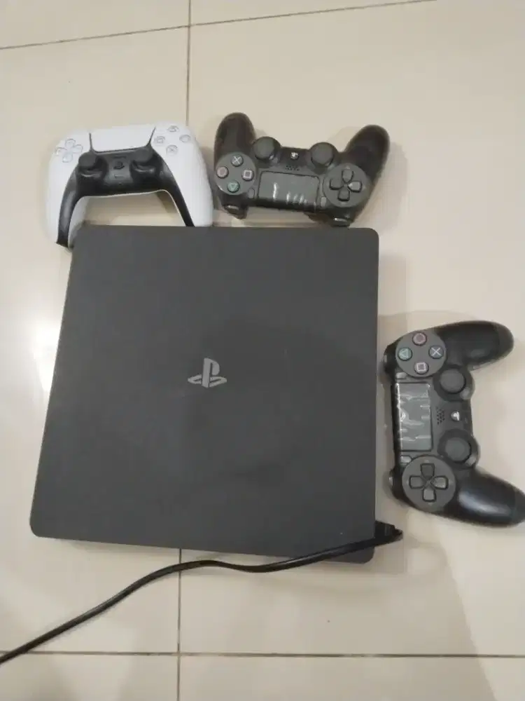 PS4 second 3 console