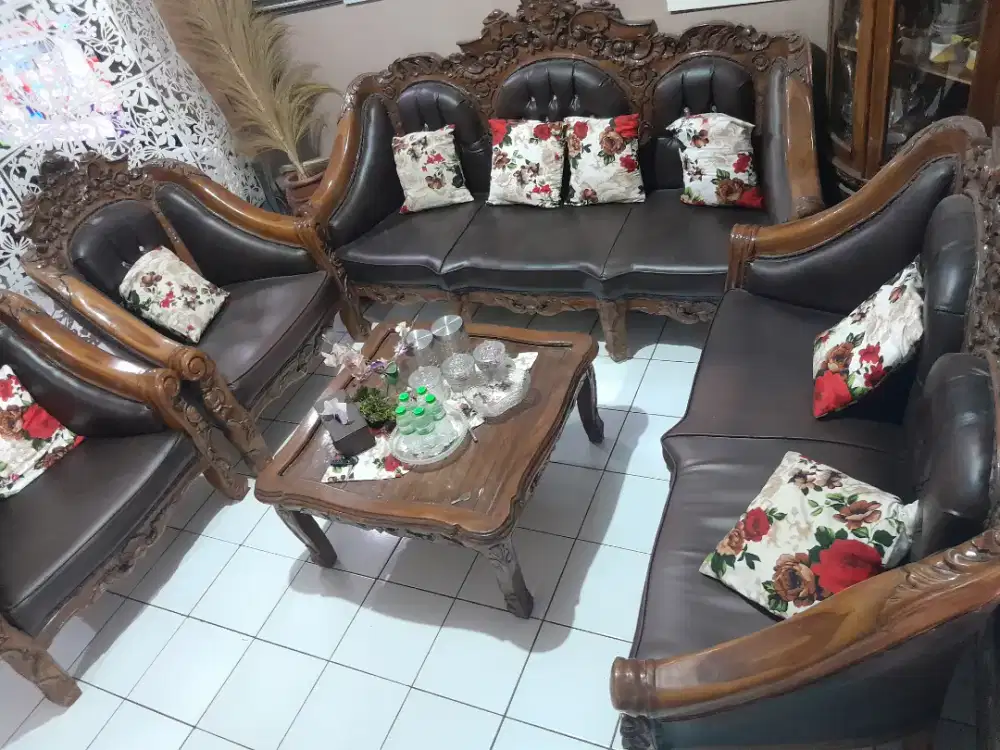 Kursi meja tamu