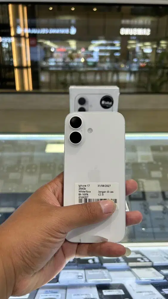 IPHONE 17 256GB WHITE GARANSI IBOX SEPTEMBER 2027 SIKLUS 0 OPEN BOX