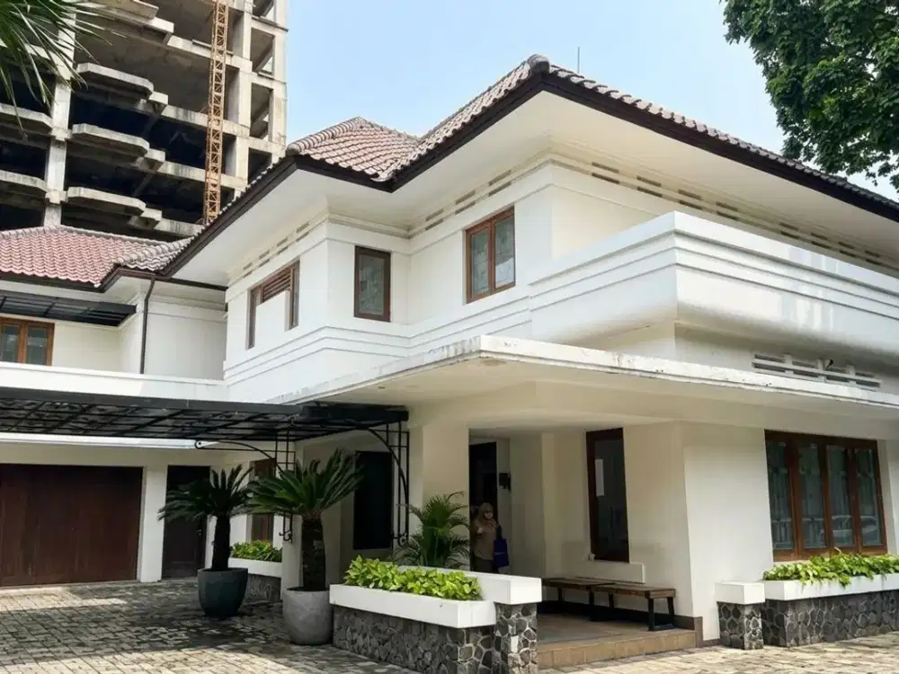 Rumah 2lt Premium Location di Menteng luas 1085m Jakarta Pusat