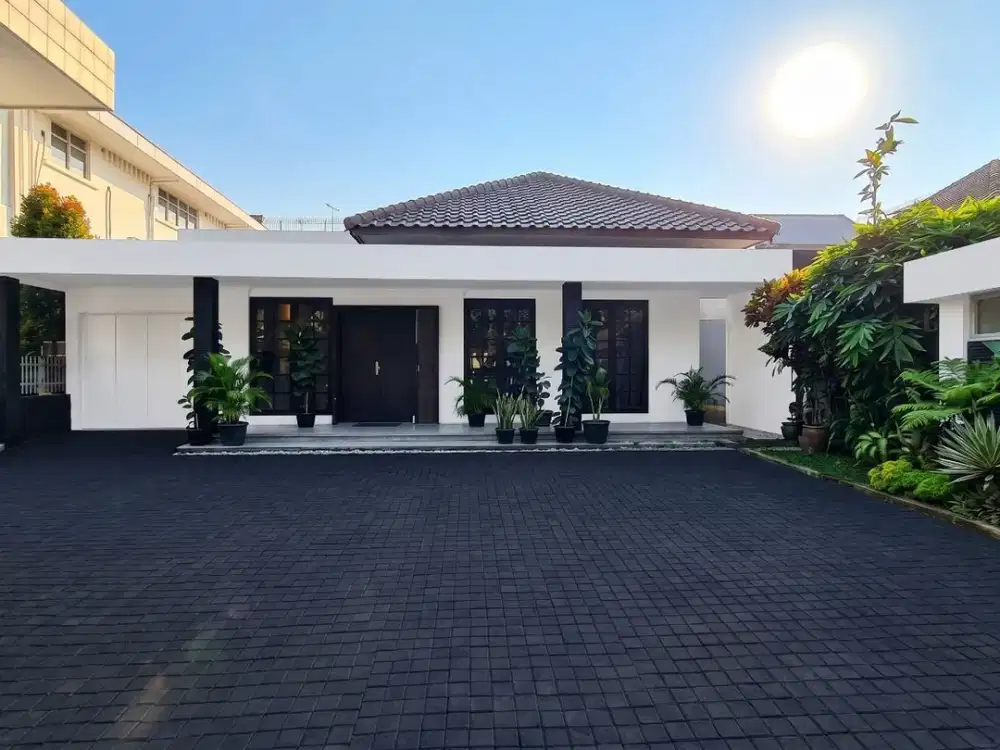 RUMAH EX KANTOR MENTENG JAKARTA PUSAT COCOK UNTUK CAFE RESTO WELLNES KANTOR LOKASI STRATEGIS PARKIR LUAS