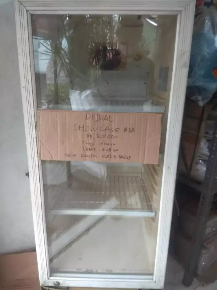 Show case barang pakai sendiri