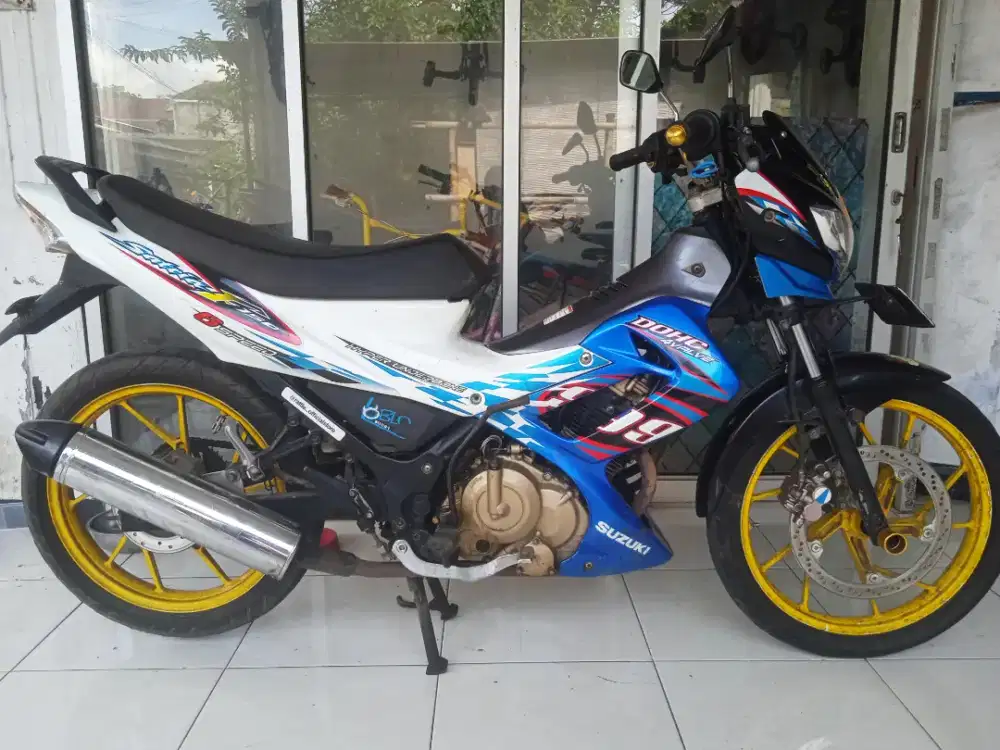 Sepeda motor Suzuki satria 2012