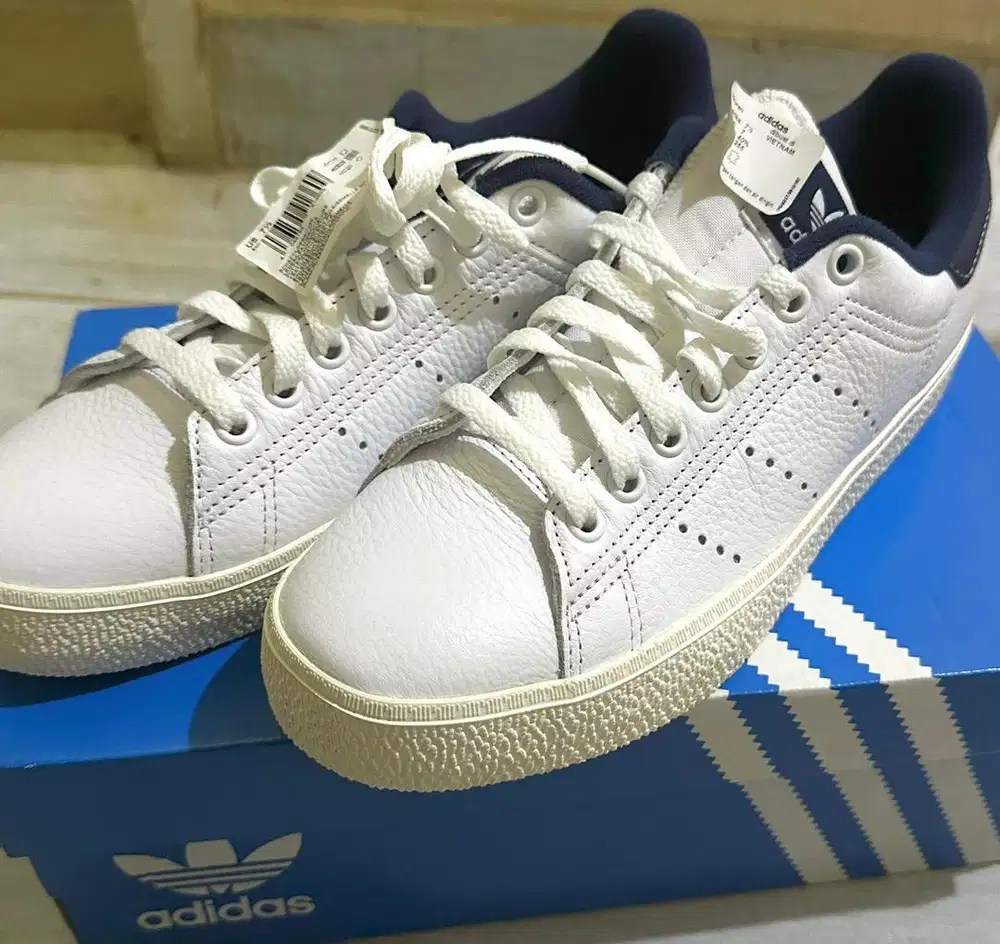 Sepatu Adidas Stan Smith uk 40