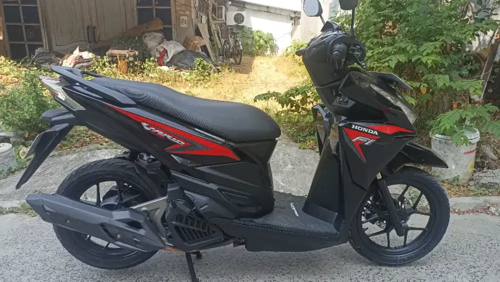 Honda Vario 125 LED CBS ISS tahun 2015.