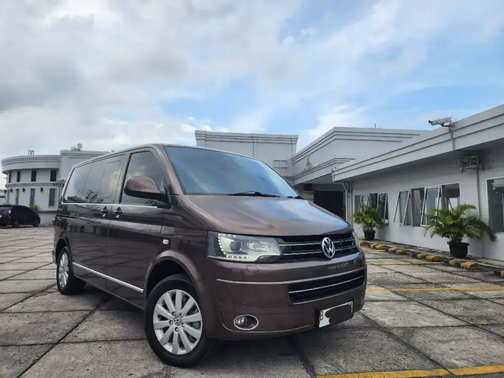 VW Caravelle Diesel Highline AT 2012 (Pajak on, Low KM)