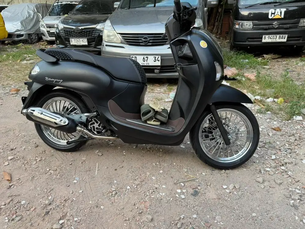 scoopy keyless  TYPE TERTINGGI , baru pake 2 bulan Km 500