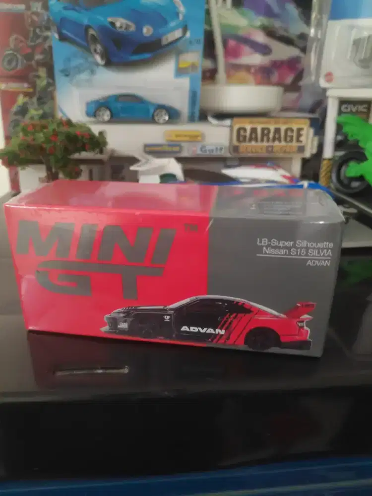 Mini GT Nissan Silvia S15 Advan