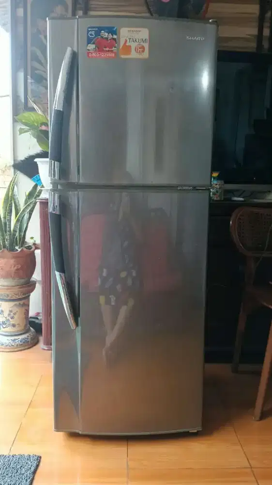 DIJUAL KULKAS SHARP 2 PINTU