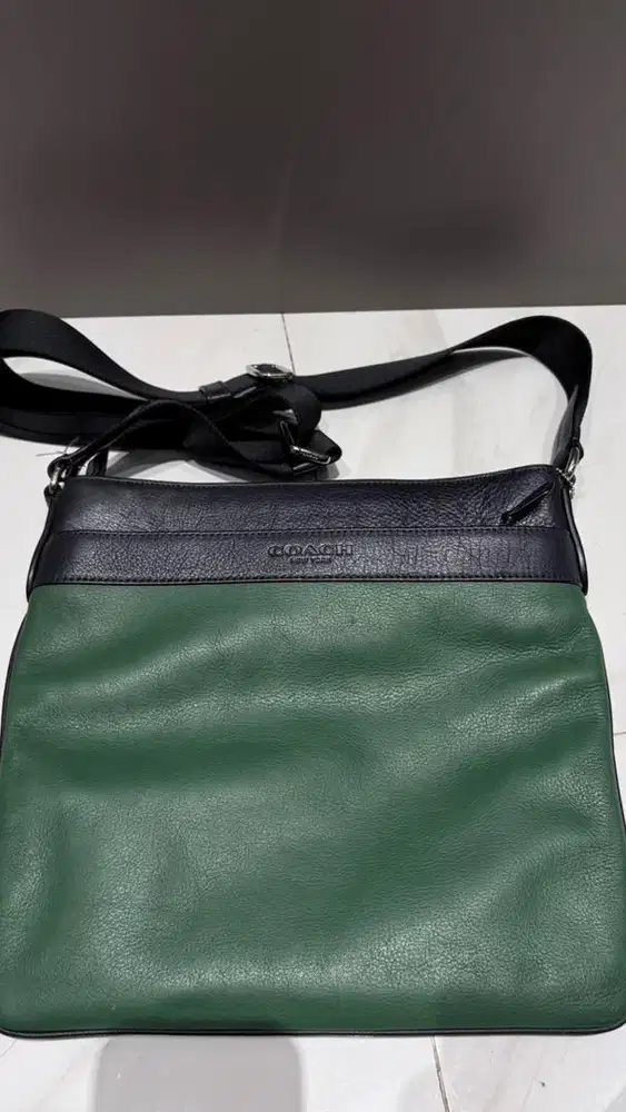 Tas selempang pria coach