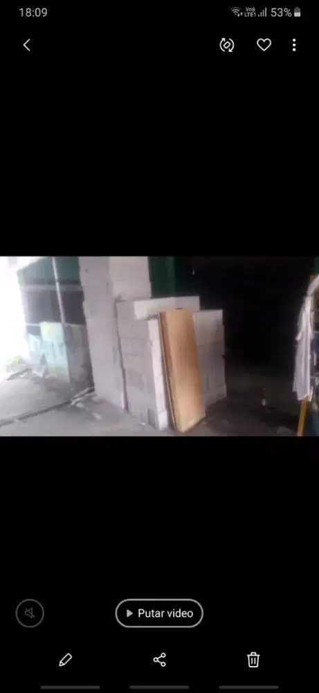 Herbel baru sisa bangunan