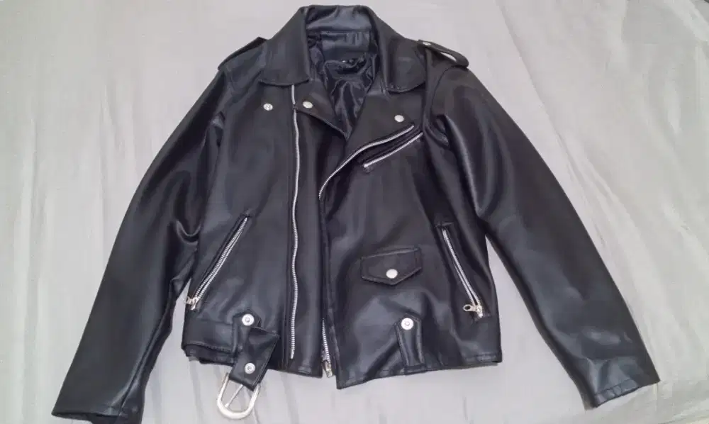 JAKET KULIT HITAM (ROCK N ROLL)