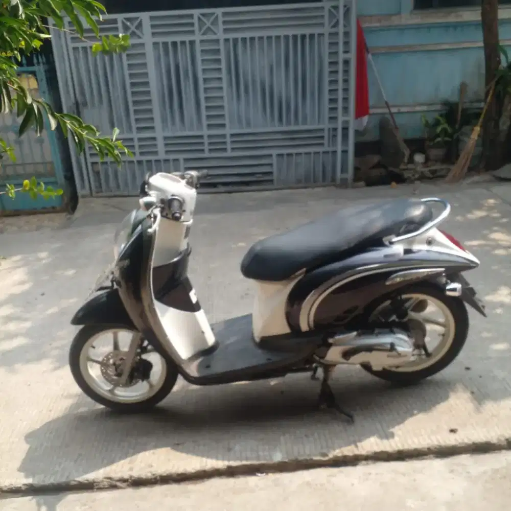 Dijual Honda Scoopy tahun 2012 surat surat stnk dan bpkb lengkap