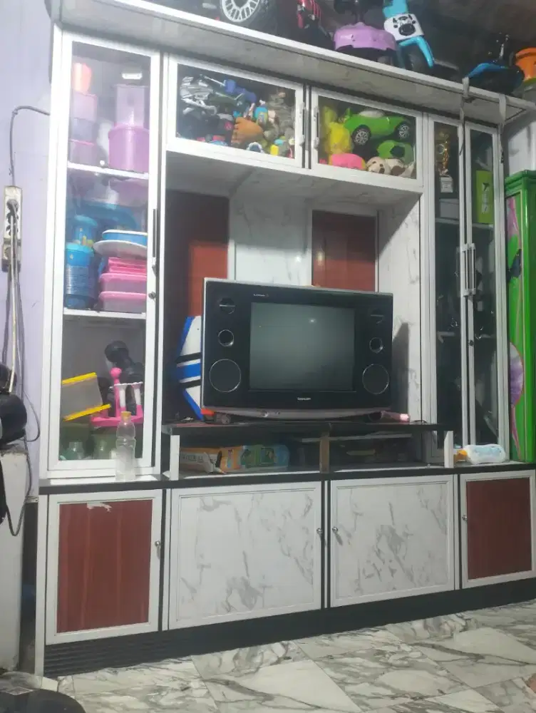 Lemari TV Alumunium