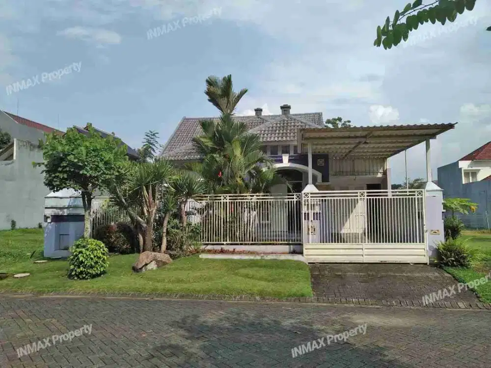 Dijual Rumah Asri Graha Golf Utama Araya LT 300m², Halaman Luas & Furnished Siap Huni