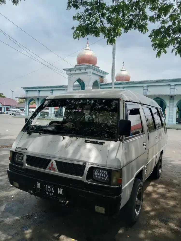minibus L300 starwagon