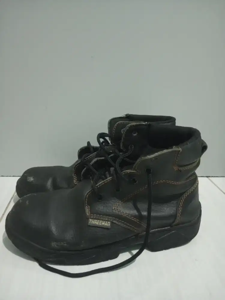 Sepatu safety threeman UK 40