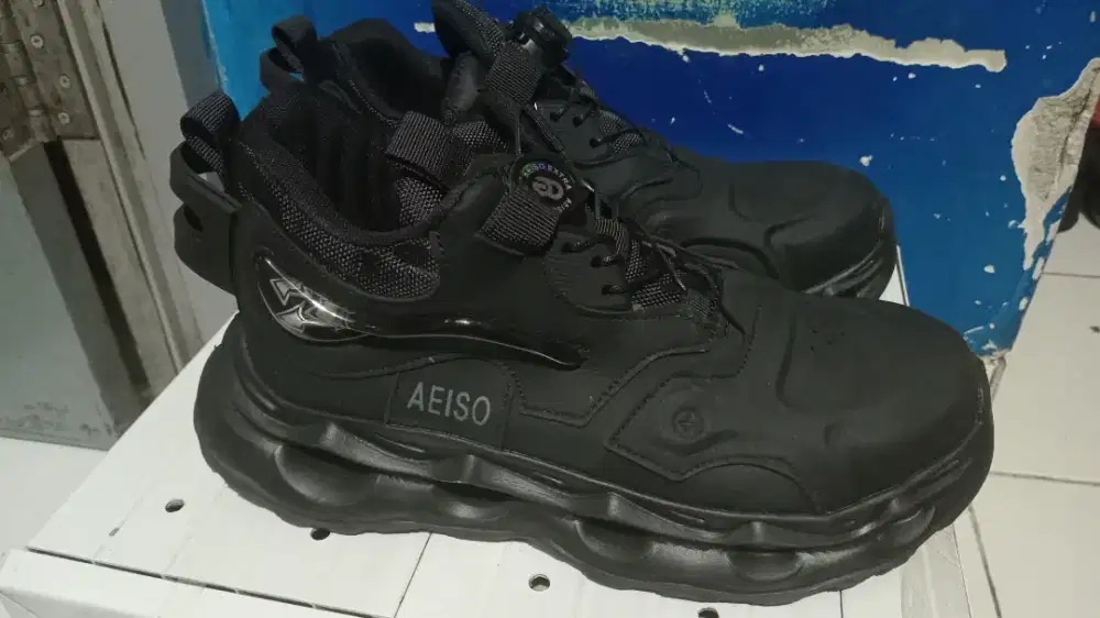 Sepatu merk AEISO