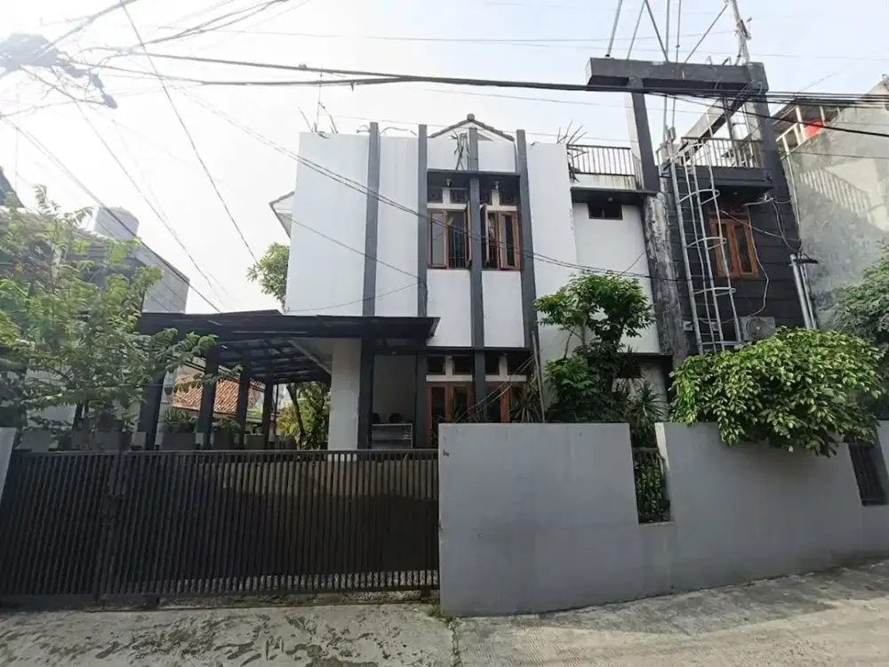Rumah 2Lt di Sawo Kecik Bukit Duri Tebet, Hanya 3 Menit ke Stasiun KRL
