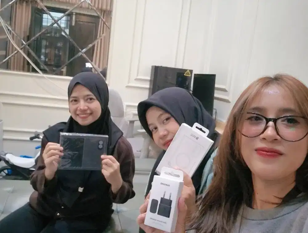 Promo Samsung Zfold free softcash + travel adapter