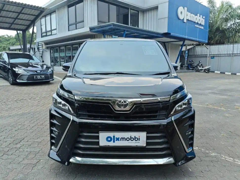 Toyota Voxy 2.0 Bensin-AT 2021
