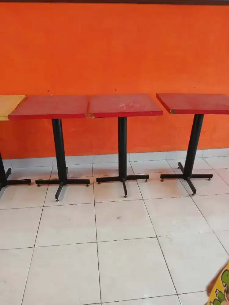Meja untuk restoran