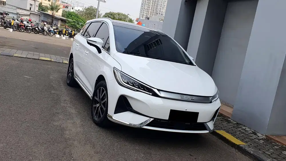 Byd m6 superior captain 6 seater 2025 putih