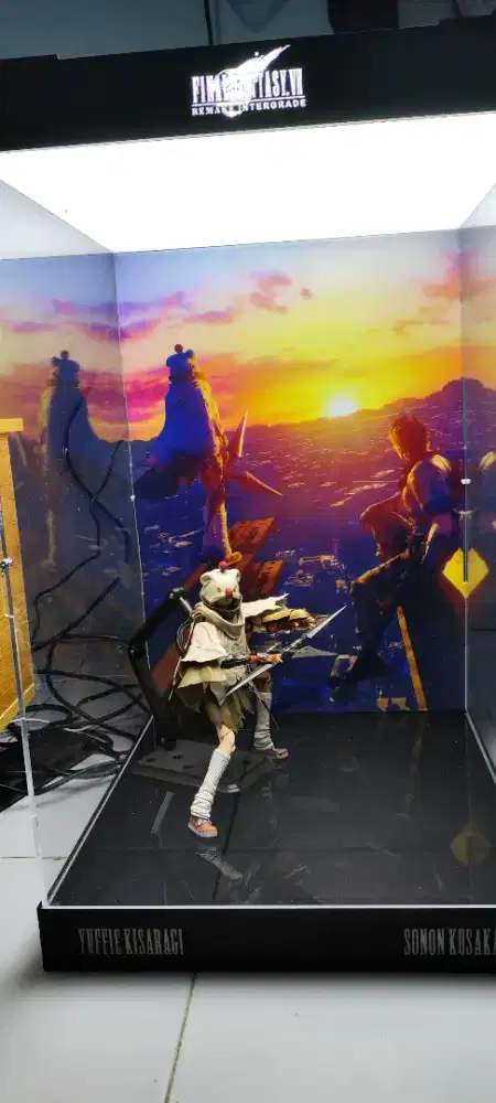 Bundling Play Arts Kai Yuffie Kisaragi FF7 Intergrade + Custom Box LED