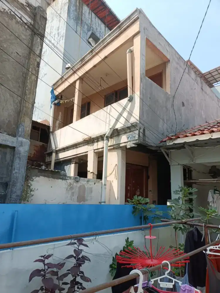 Disewakan rumah 2 lantai siap huni jakarta barat