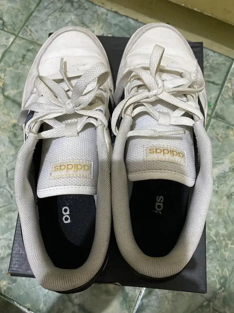 Sepatu Adidas White Pria