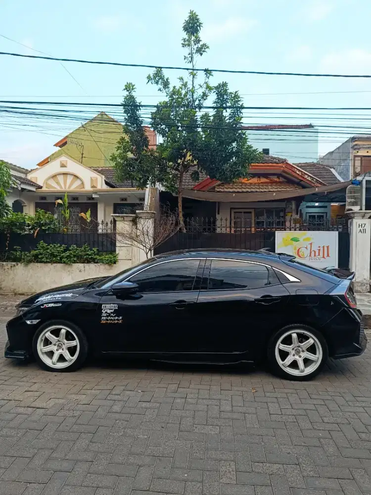 Honda Civic Turbo Hatchback 2017 low km