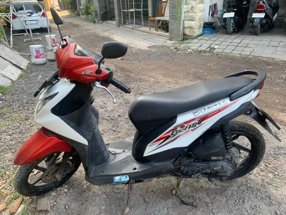 Jual Honda Beat Fi warna Putih Merah tahun 2016