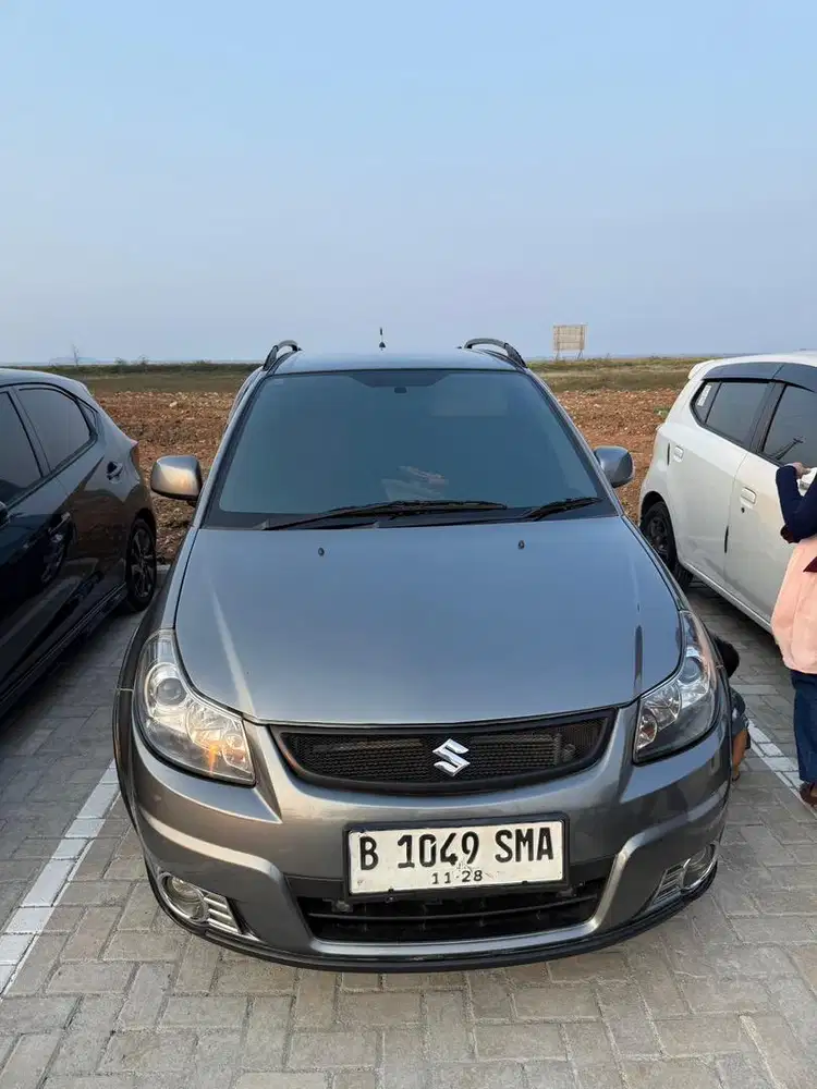 Mobil Suzuki SX4 X-Over 2013 M/T