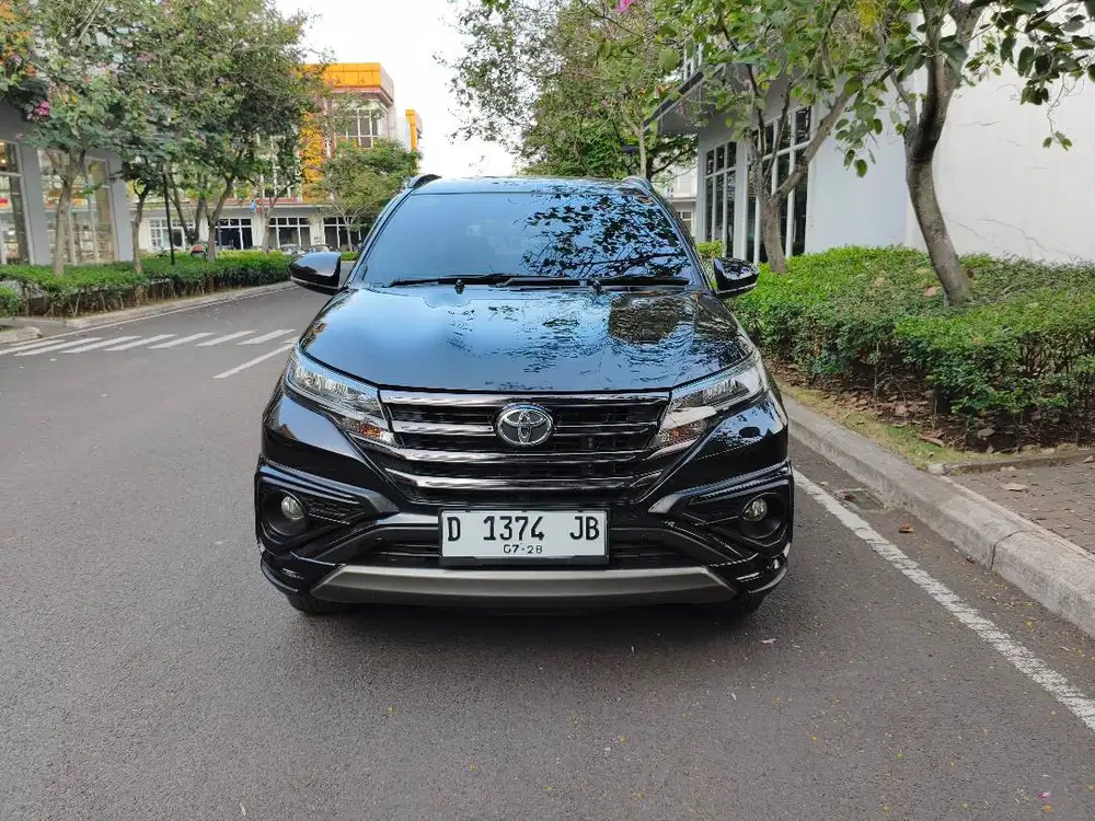 Toyota Rush GR matic 2023 hitam