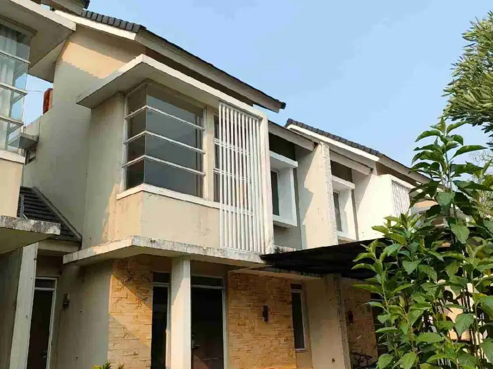 Rumah 2 lantai deket MM mall