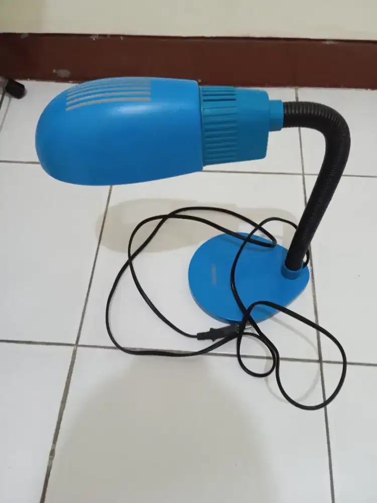 Lampu belajar Philips