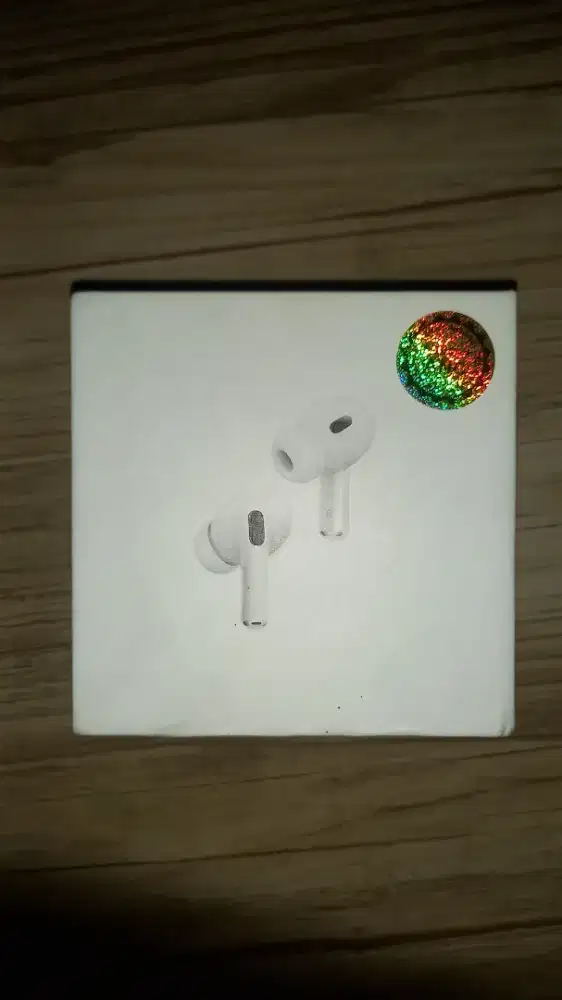 Airpods Pro Gen2 USB-C minus agak sedikit kotor dibagian casing