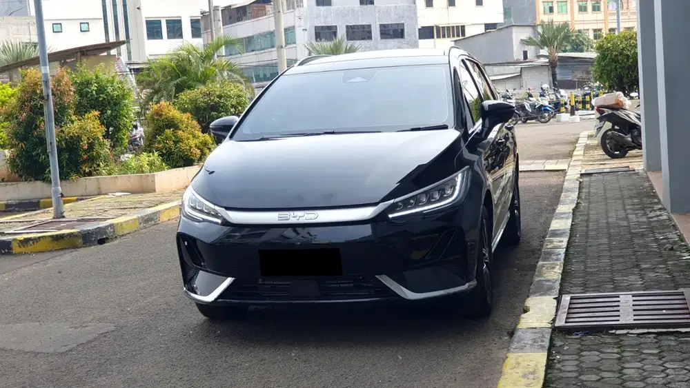 Byd m6 superior 6 captain 6 seater 2025 hitam