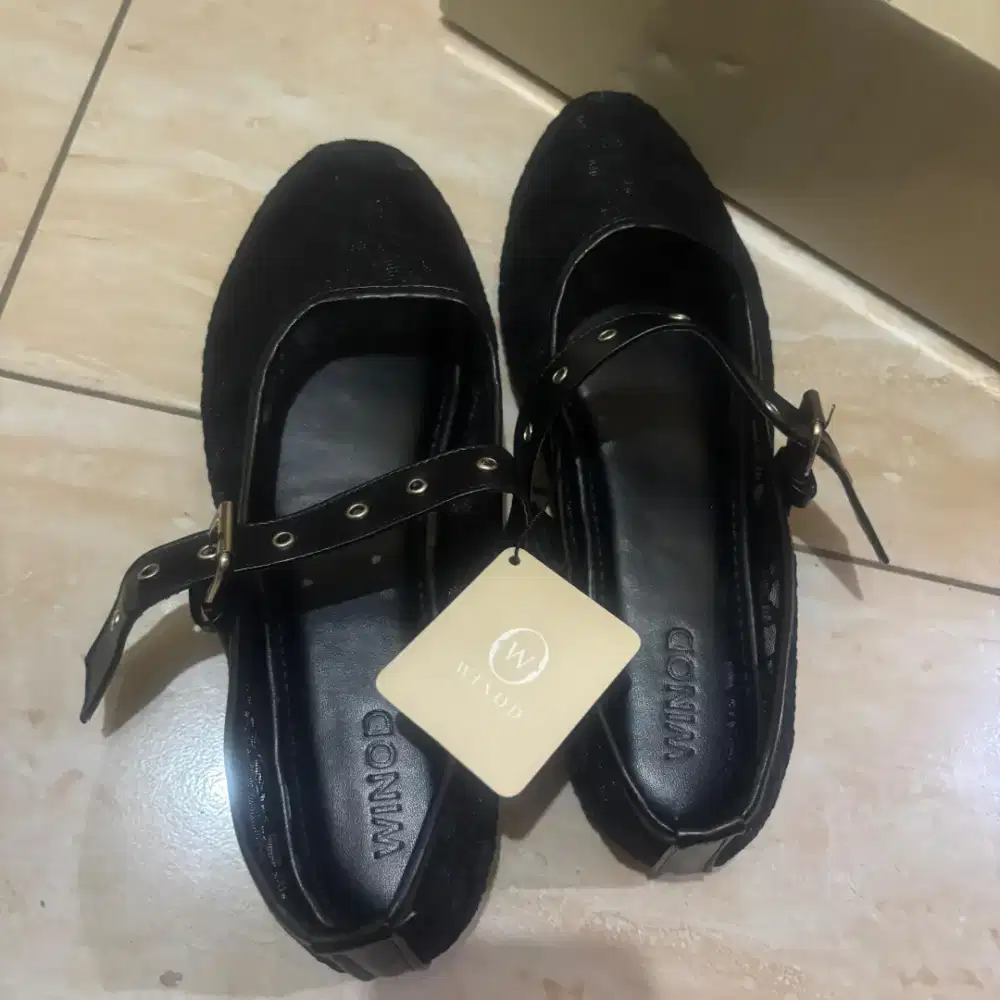 Flatshoes hitam