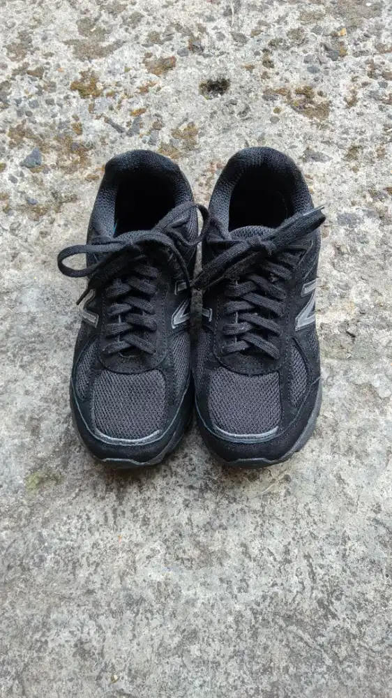 Sepatu NEW BALANCE 990v4 
TRIPLE BLACK MADE IN USA