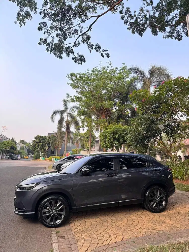 Honda HR-V HRV Special Edition SE 2023 2024 Automatic Low km grey abu