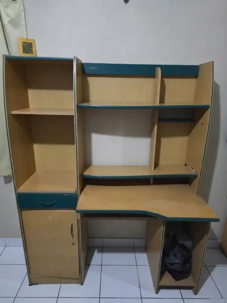 Jual Lemari dan Meja Komputer Bekas