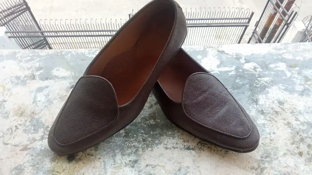 Sepatu kulit rusa