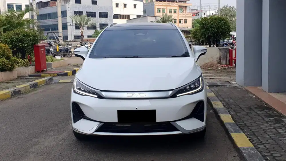 Byd m6 superior captain 6 seater 2025 putih