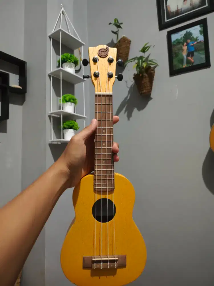 UKULELE MANDALIKA