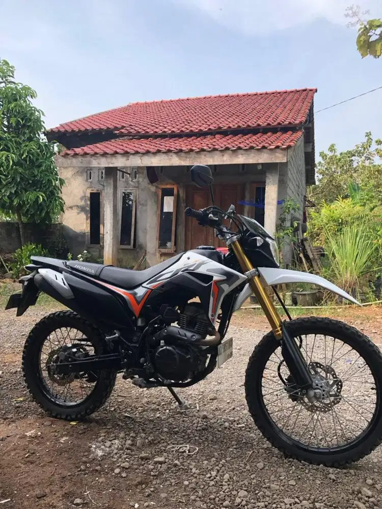 CRF 150 2023 PUTIH