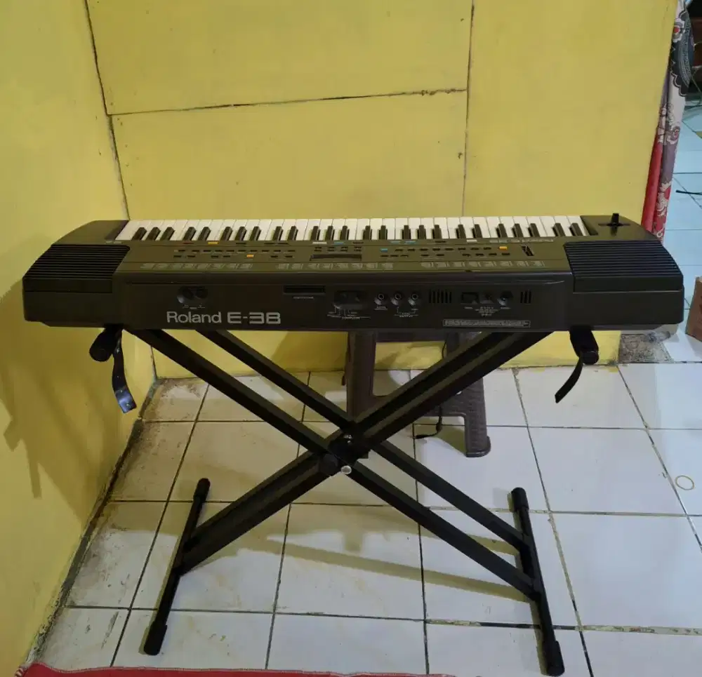 KEYBORT ROLAND E 38