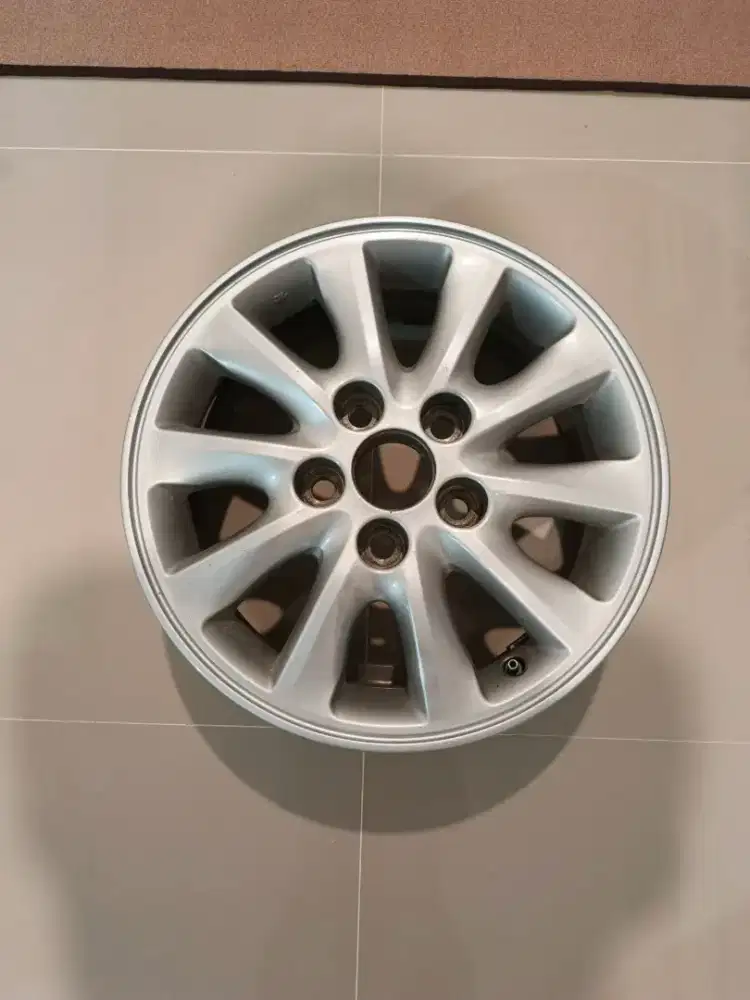 Dijual 1 buah Velg Innova V 2013 Ring 15