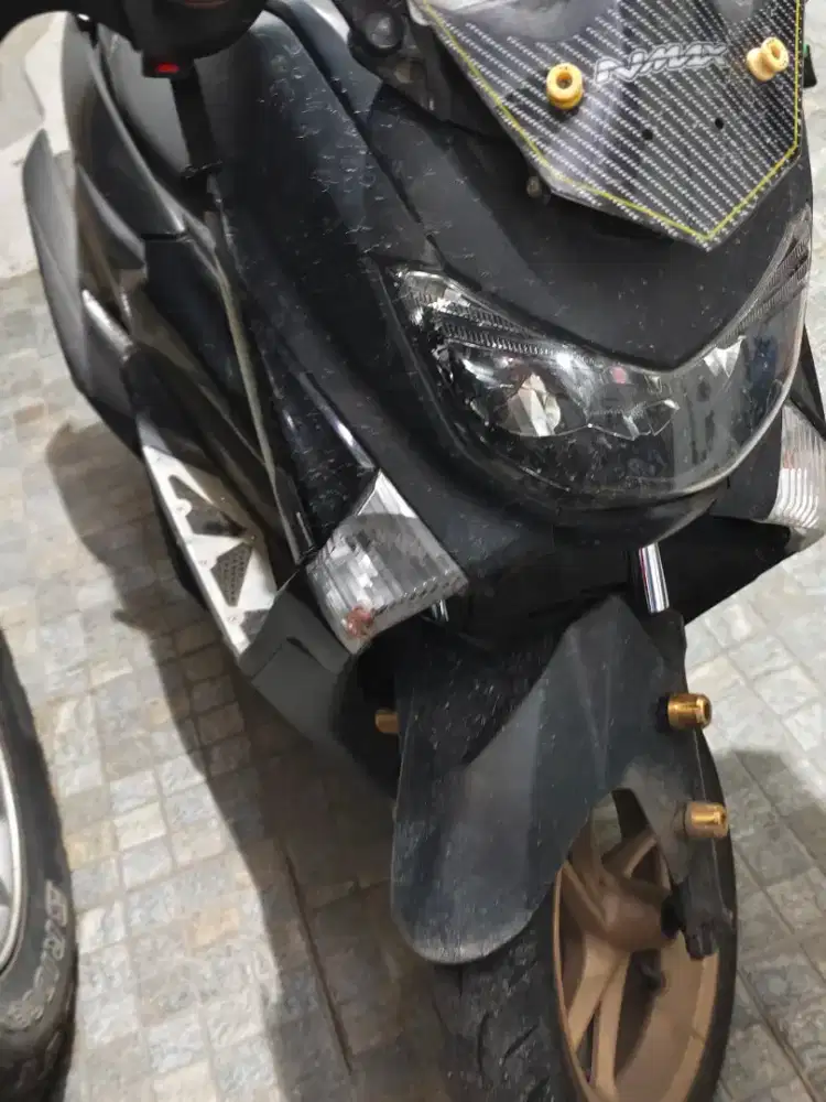 Nmax tangan pertama thn 2018 mesin Sehat, no crash warna hitam doff